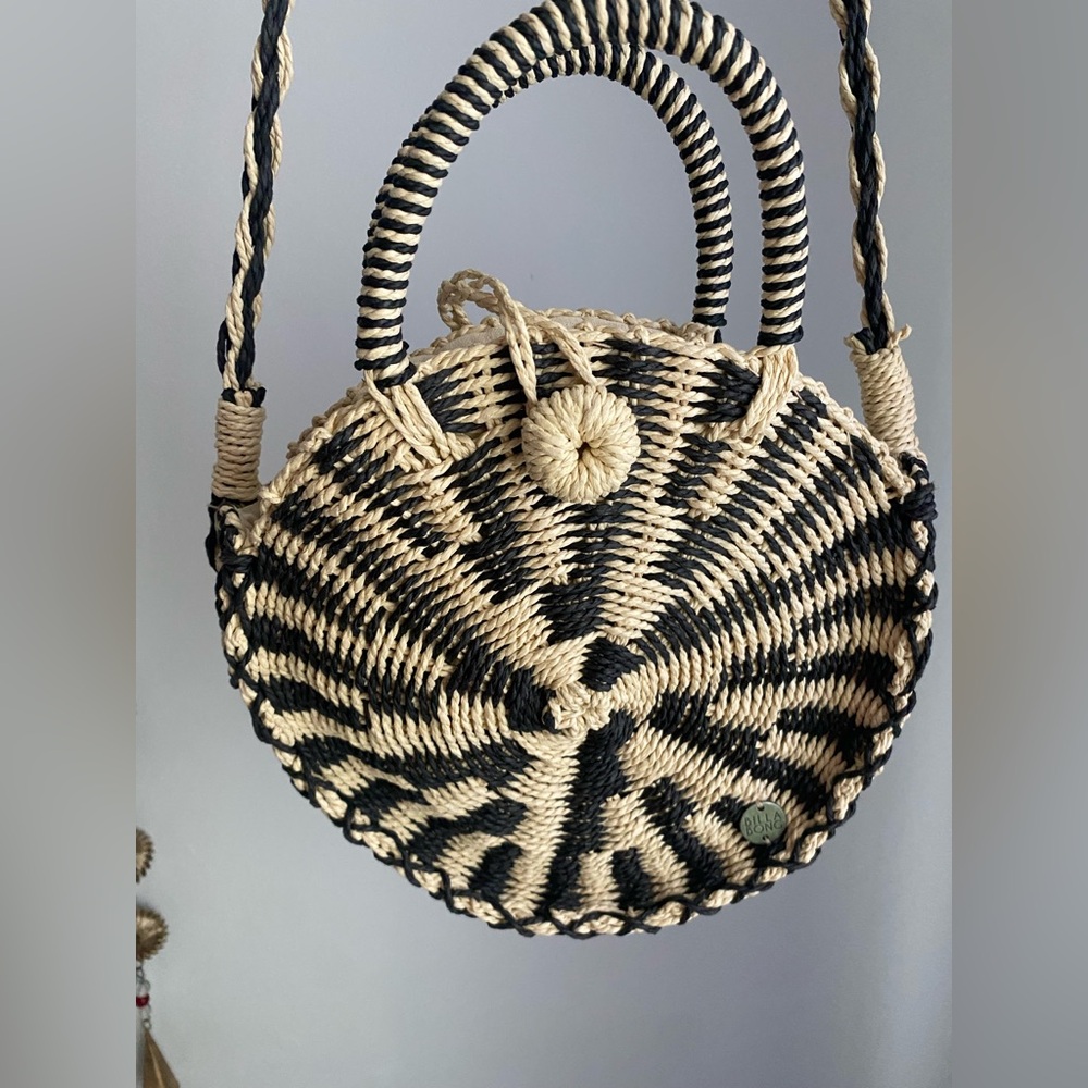Billabong Cream and Black Crossbody Woven Bag - Picture 2 of 10